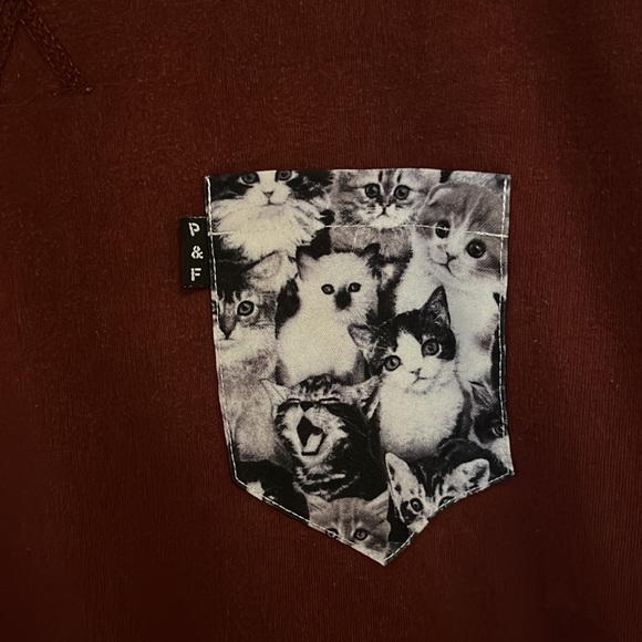 BURGUNDY CREWNECK WITH KITTY POCKET - Picture 2 of 3